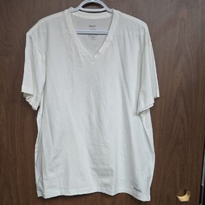 Bench Size XL White V-Neck T-Shirt